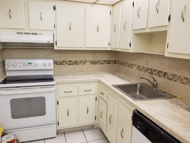 Photo - 3375 N Country Club Dr Unidad 203