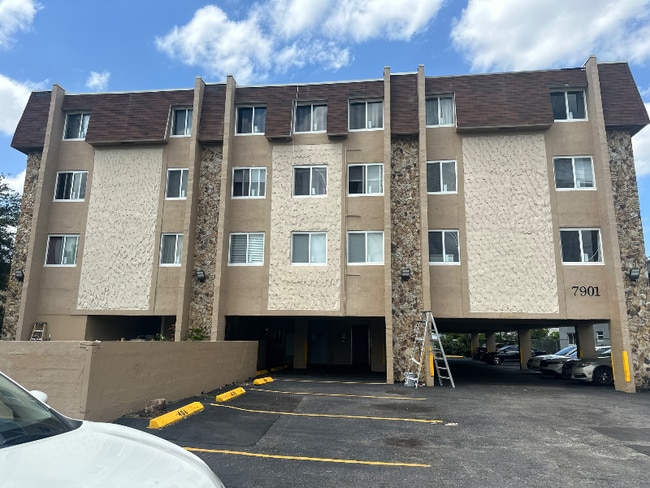 Building Photo - 7901 Johnson St Rental