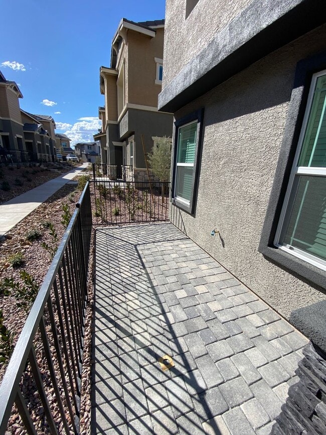 Photo - AMERICANA Property Mgmt - New 3beds - 2 1/2baths + loft Townhouse near Cowabunga Bay Water Park