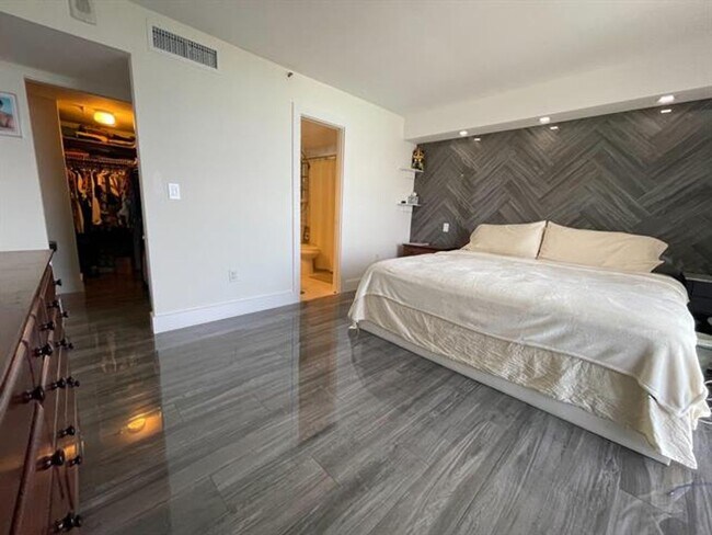 Photo - 2457 Collins Ave Unidad 2457 Collins Ave # 504