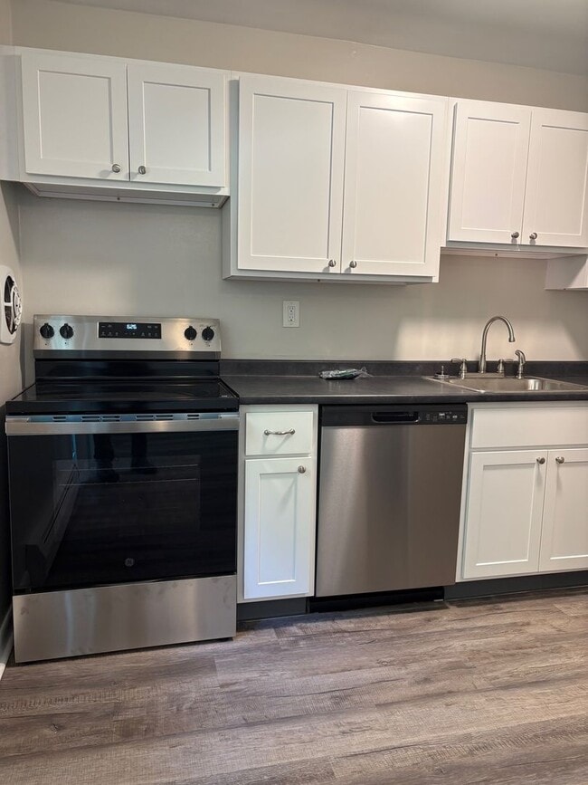 Building Photo - Spacious 2-Bedroom Townhouse Unit G-04