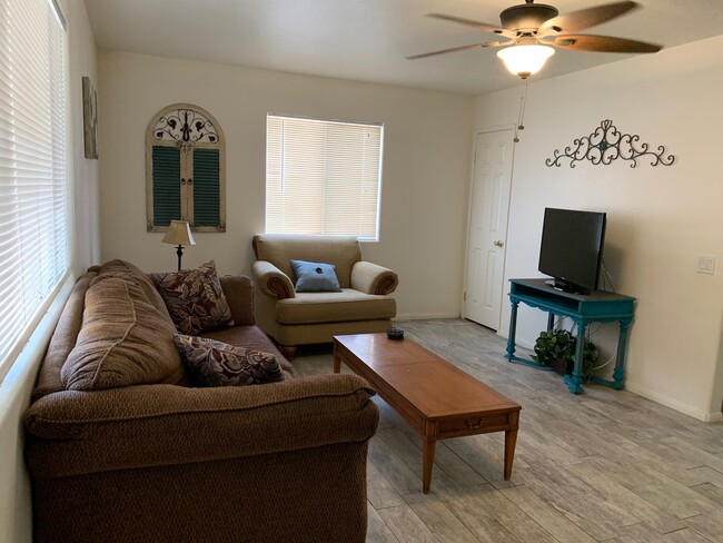 Building Photo - 6643 Desert Queen Ave Unit 6643 Desert Queen A Rental