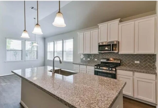 Photo - 519 Moore St