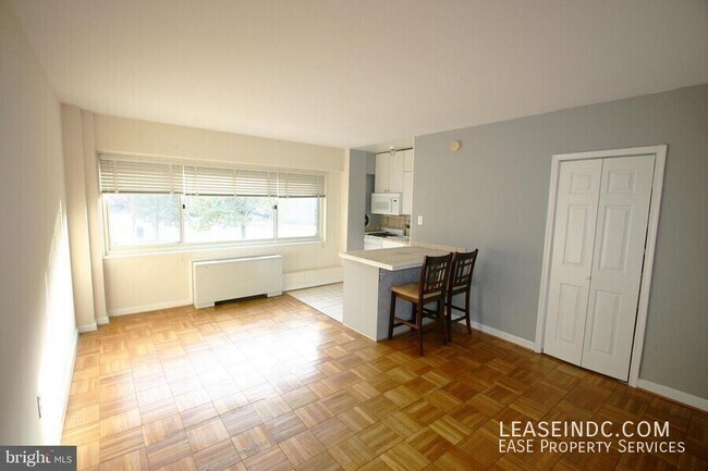 Photo - 5315 Connecticut Ave NW Unidad #209