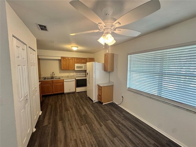 Photo - 316 E Primrose Ln