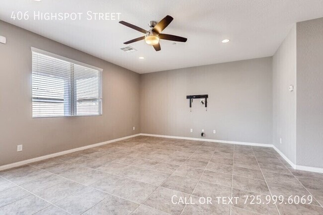 Photo - 406 Highspot St