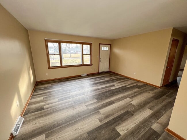 Photo - 4528 Plumbrook Dr