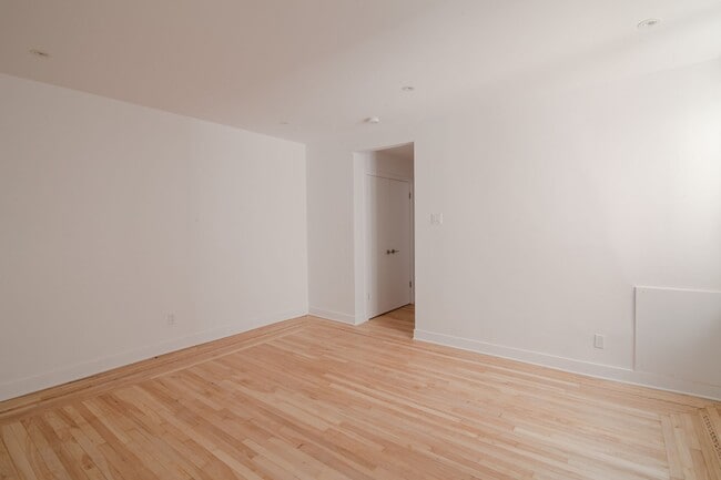 Photo - 2105 Rue Chomedey Unit 2