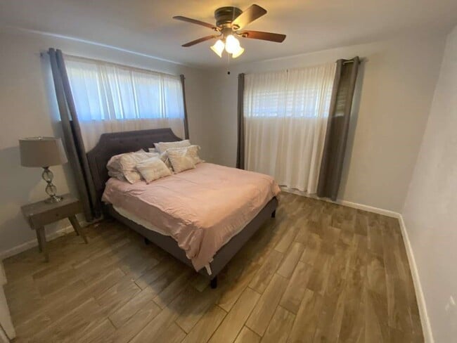 Building Photo - 5566 Beechnut St