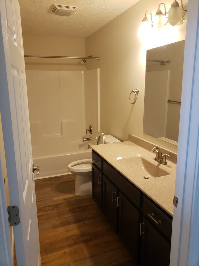 Photo - 811 G Avenue Pl