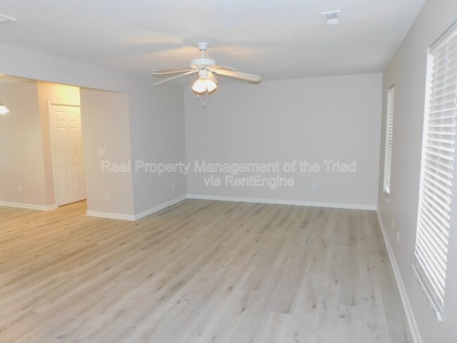 Photo - 807 Thorncroft Rd