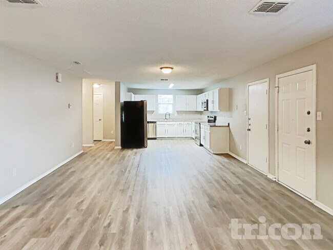 Photo - 2904 Crimson Clover Dr