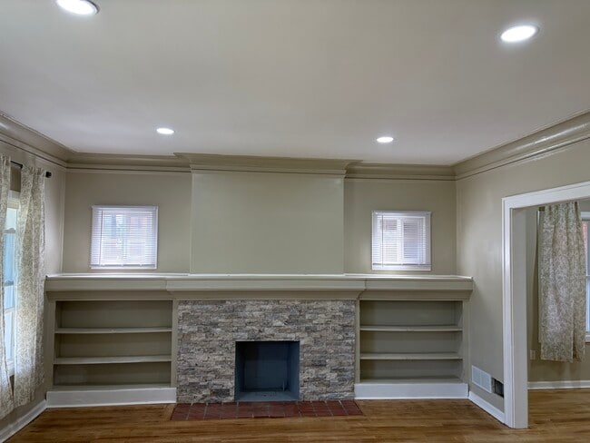 Building Photo - 2536 Calvert St Unit 1A- First Floor