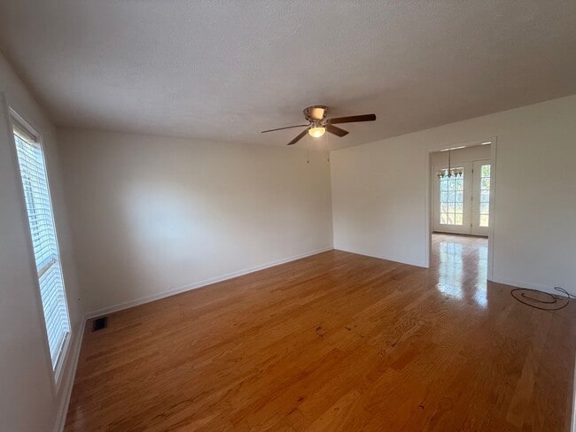 112 Foxworth Dr