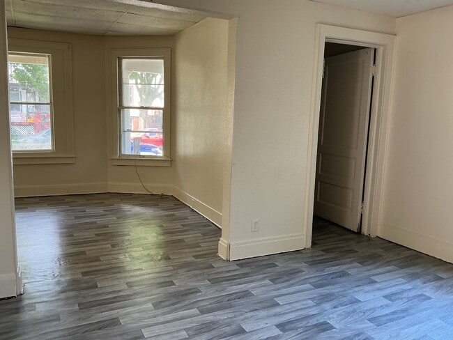 Building Photo - 2343-2345 W Becher St Unit Lower Rental