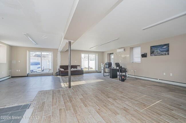 Photo - 2981 Hylan Blvd