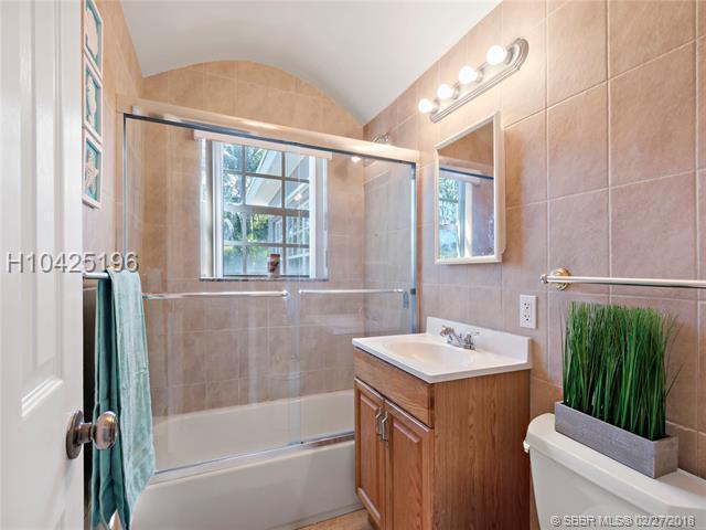 Photo - 1404 Plunkett St