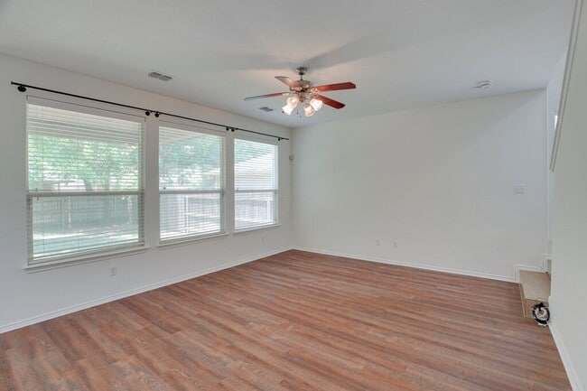 Photo - 1609 Waxberry Ln