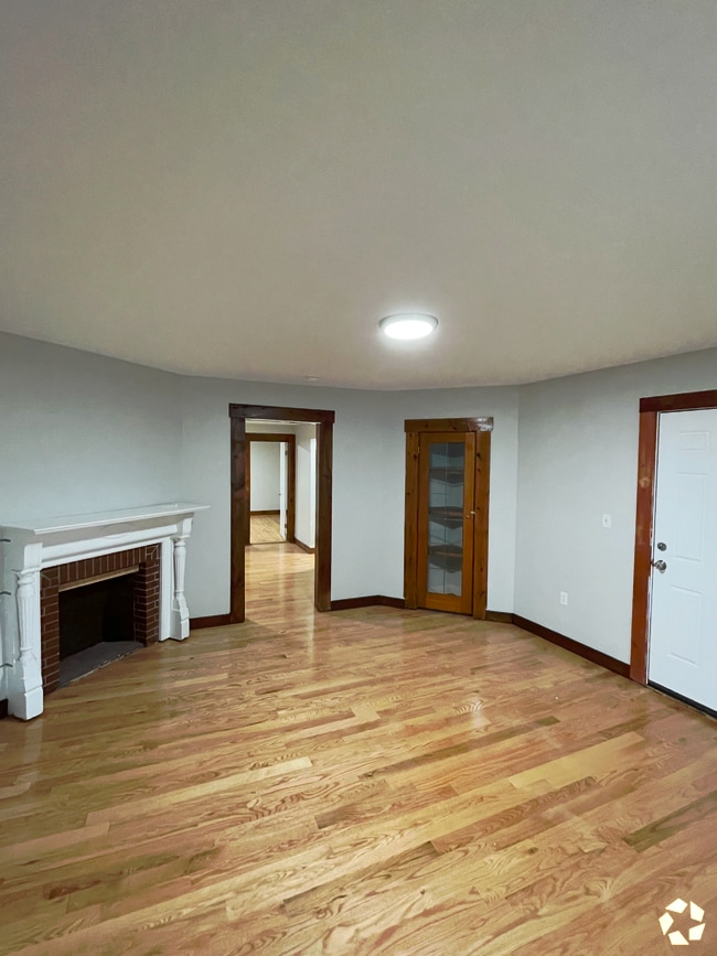 Building Photo - 12 Watson St Unit 1 Rental