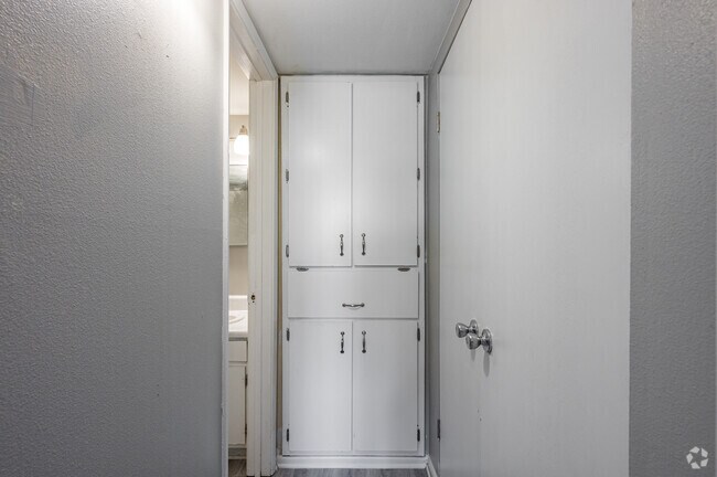 1BR, 1BA - 462SF - Villa Norte Apartments