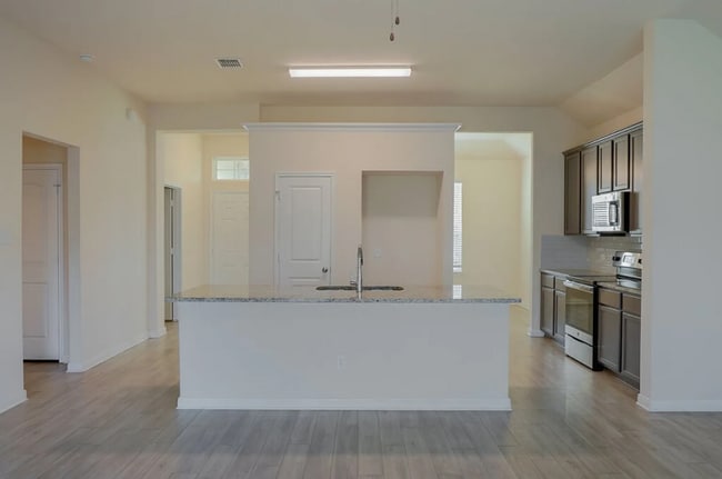 Photo - 3027 Dade Loop