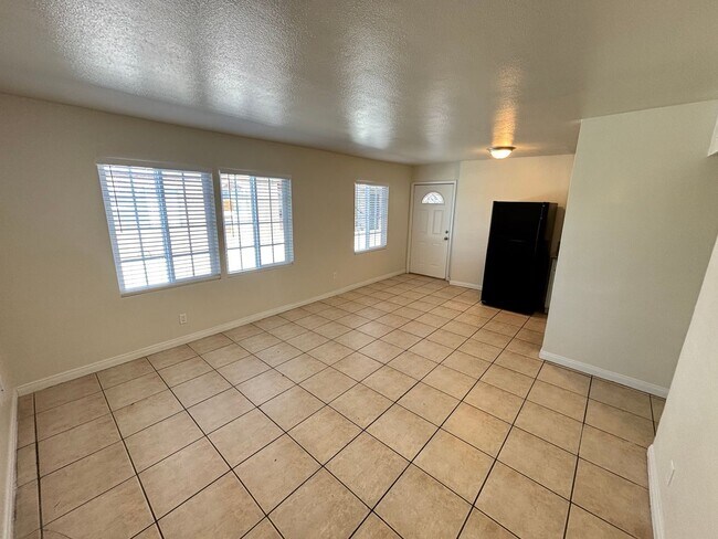 Photo - 1420 Putnam Ave