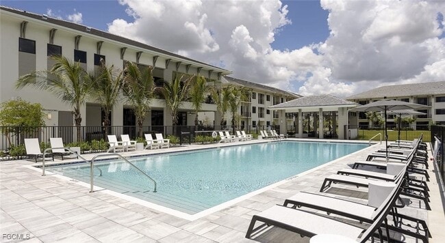 Building Photo - 7301 Lake Bank Lp Unit Amity