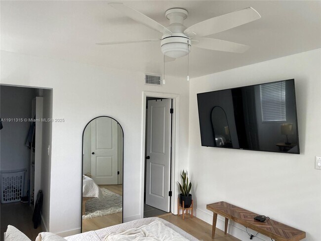 Photo - 10011 Winding Lake Rd Unidad 206