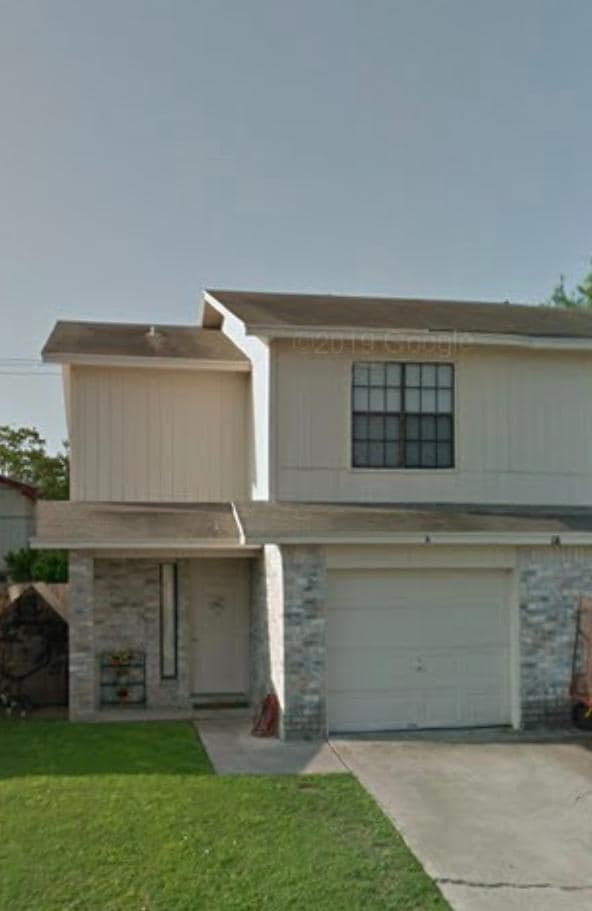 Building Photo - 14 Cmns Wy S Unit B