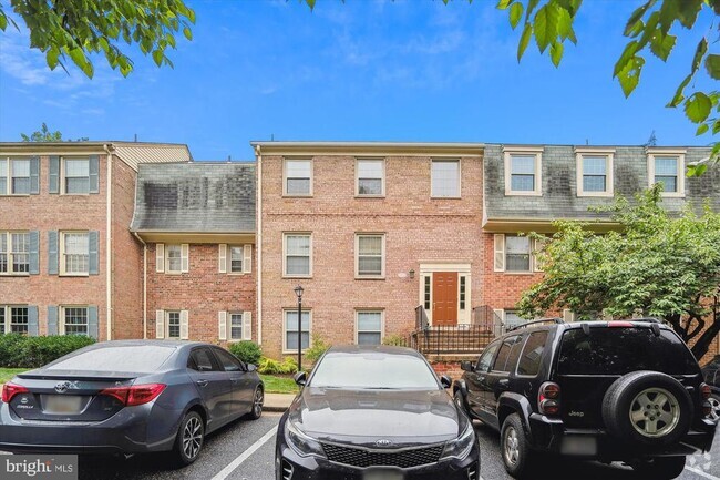 Building Photo - 6016 Westchester Park Dr Unit 6016 301 Rental