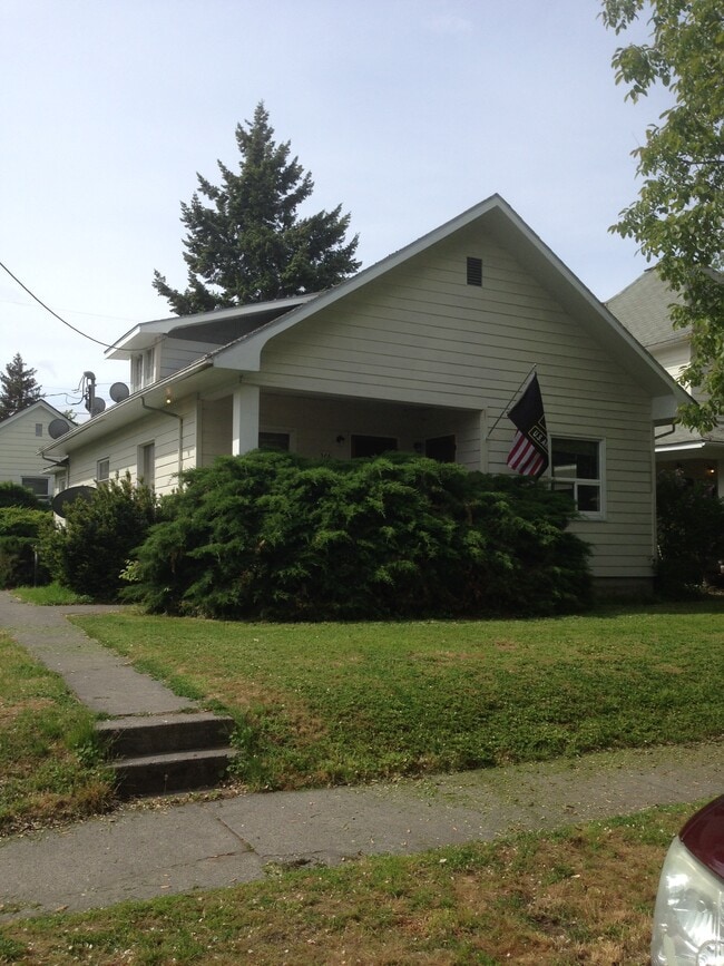 Building Photo - 306 1st Ave Unit 2