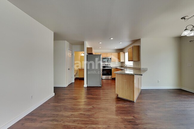 Photo - 16627 Greenleaf Ave SE