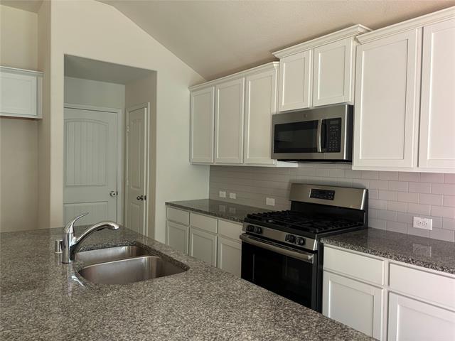 Photo - 2170 Alamandine Ave