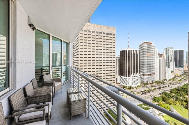 Photo - 335 S Biscayne Blvd Unidad 3404