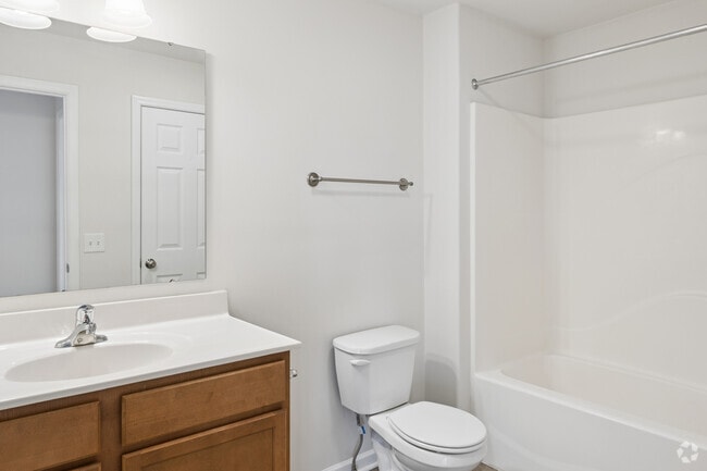 Baño de invitados - Florin Hill Apartment Homes