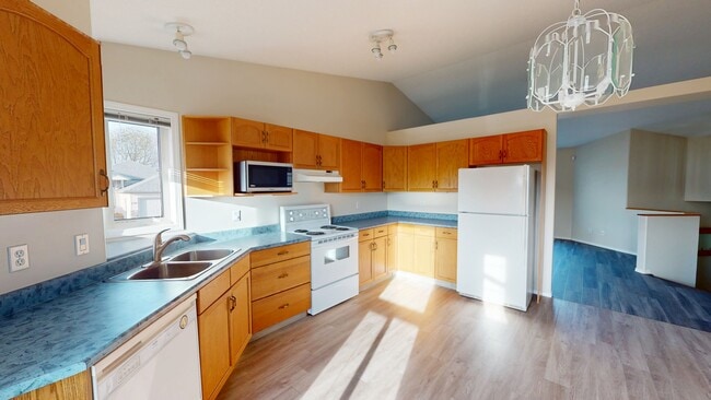 Photo - 10317-10374 74 Ave