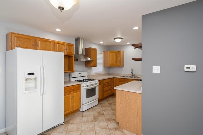 Photo - 3 bedroom / 1 bathroom Home for rent in Hobart