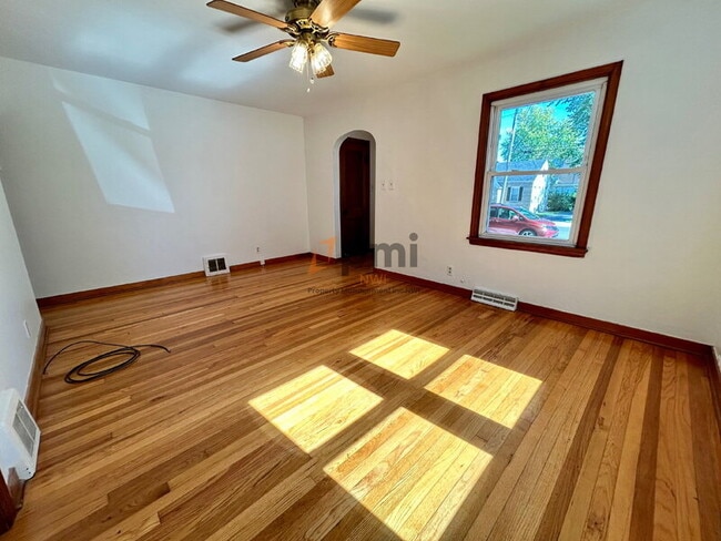 Photo - 9344 Keilman St
