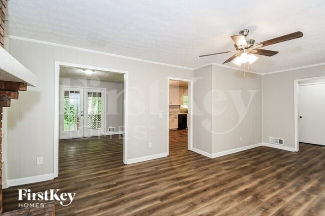 Photo - 125 Creekview Dr