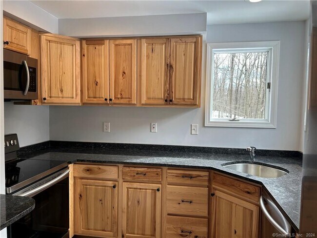 Photo - 64 Beaumont Hwy Unit B