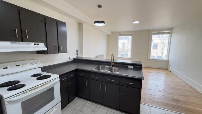 Building Photo - 73 St Paul St Unit 2