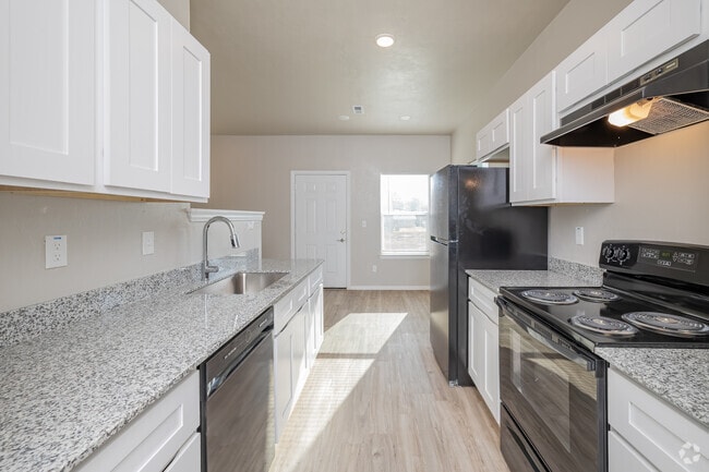 3BR, 2.5BA - 1,400SF - Empty - Kitchen - Avalon At OKC I & II