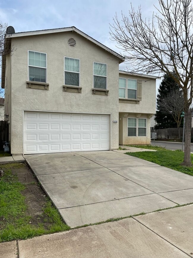 Building Photo - Move-in Ready!