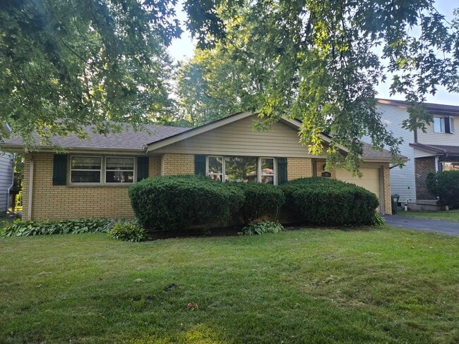 Building Photo - 608 Deerpath Dr