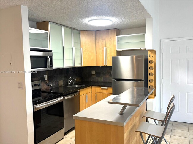 Building Photo - 7195 NW 179th St Unit 201