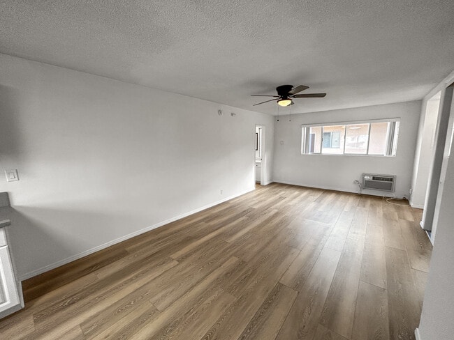 Photo - 123 S Hayworth Ave