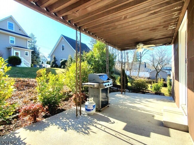 Photo - 112 W Summit St