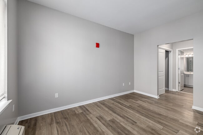 1BR, 1BA w/Den - 726SF - Bedroom