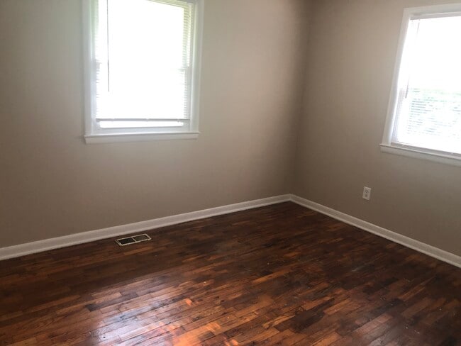 Photo - 3702 Ivanhoe Ave