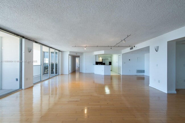 Building Photo - 1900 Sunset Harbour Dr Unit 1205/07